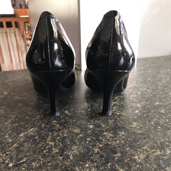 Patent leather pumps - Picture 3 of 3